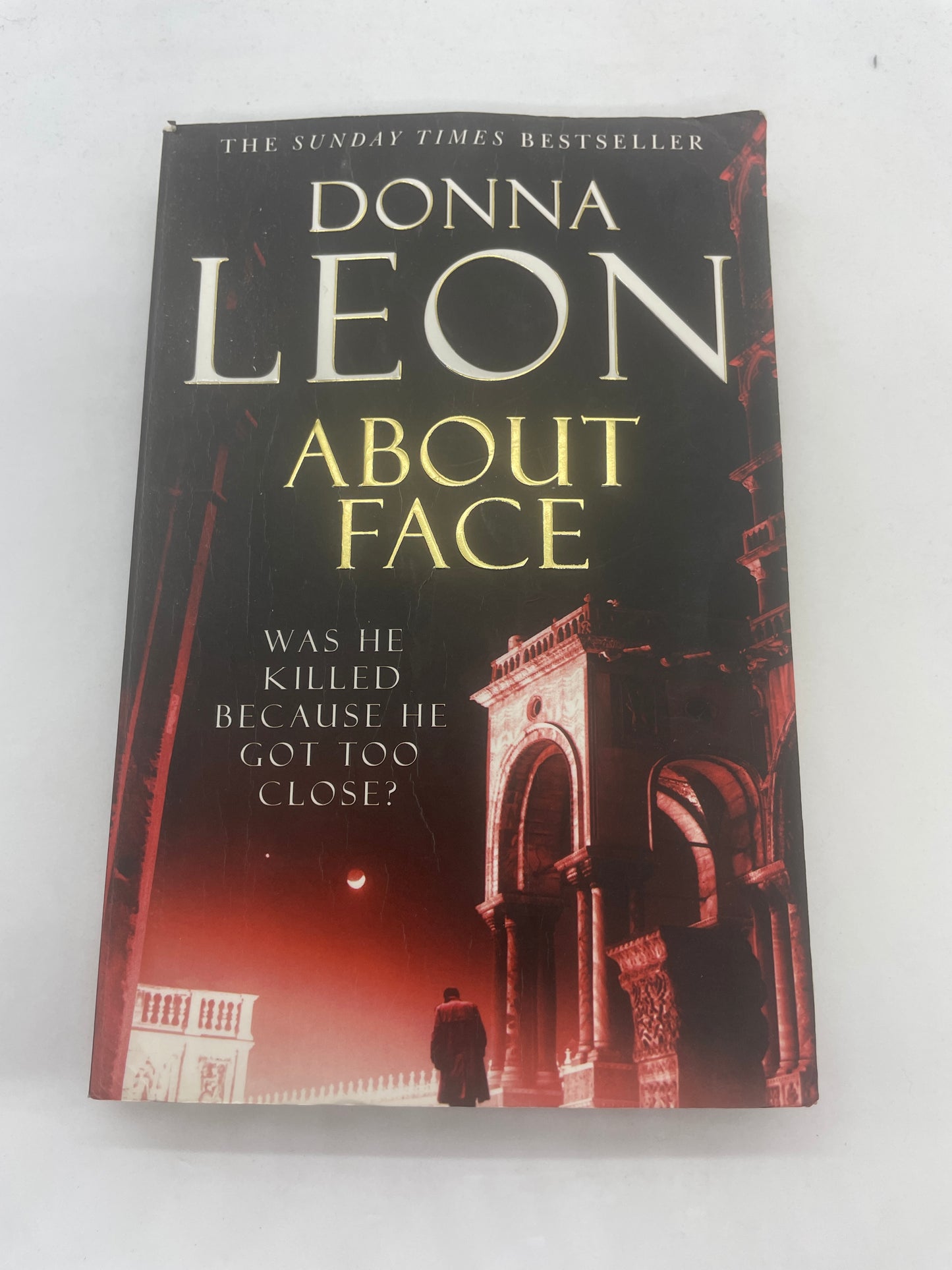 Donna Leon - About Face