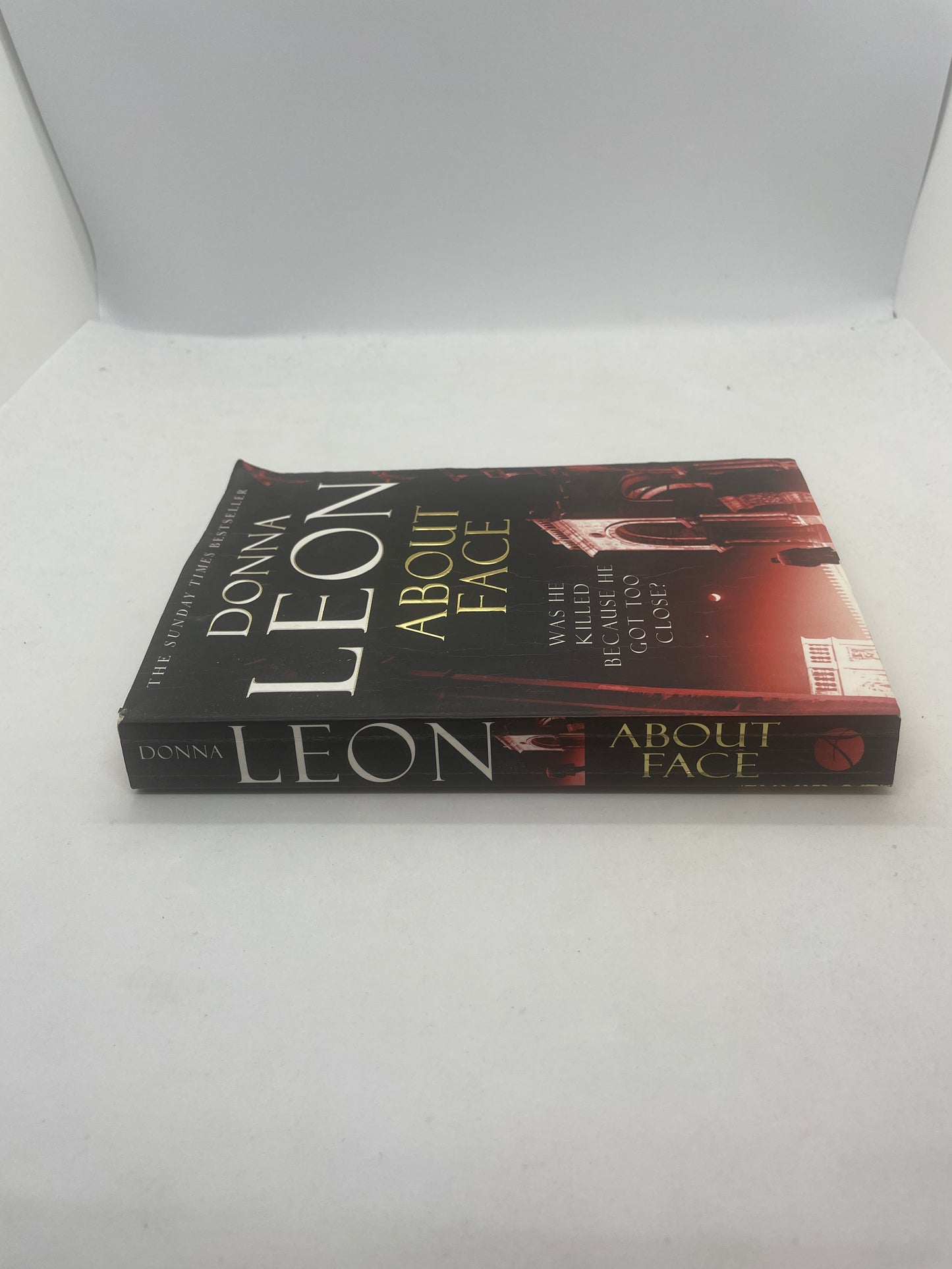 Donna Leon - About Face